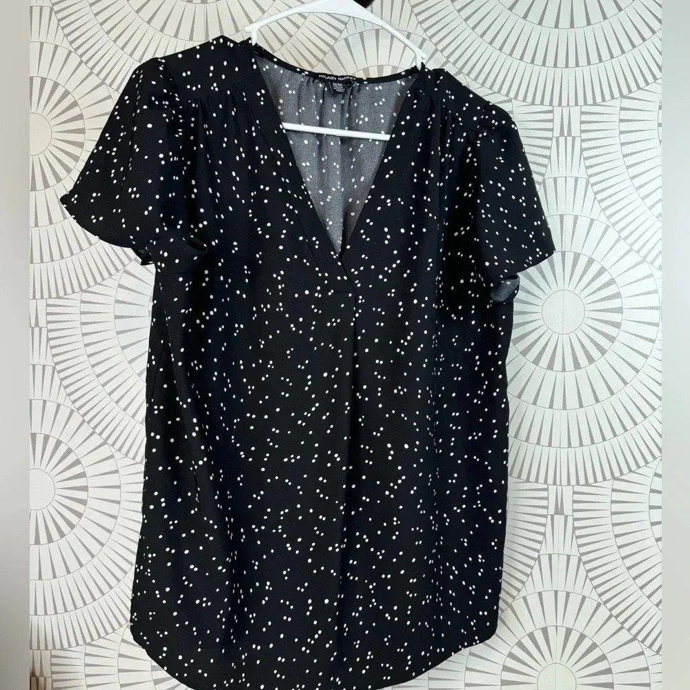 Hilary Radley Women’s Short Sleeve Black and White Dot V-Neck Blouse Size Medium
